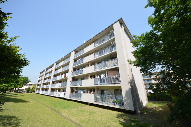 八王子市鹿島のマンションの建物外観