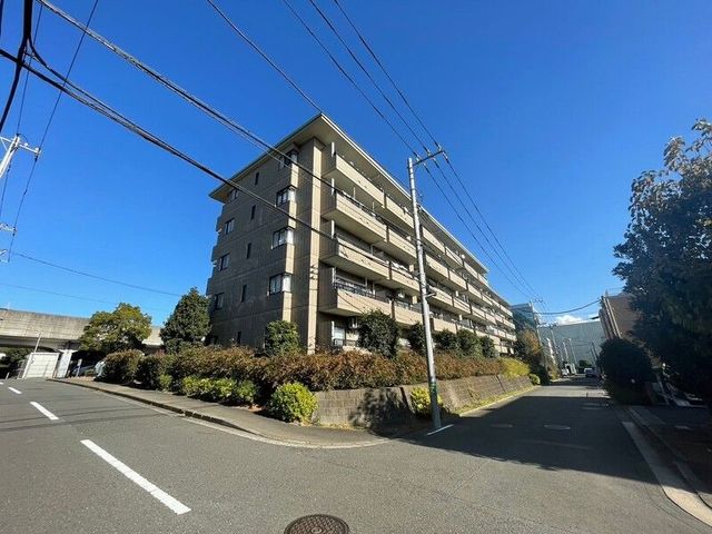 横浜市都筑区茅ケ崎南のマンションの建物外観