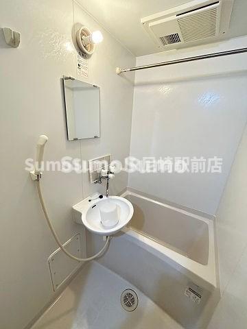 バス・シャワールーム　落ち着いた空間のお風呂です