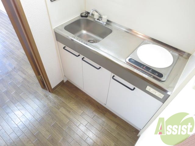 キッチン　一人暮らしにピッタリサイズ掃除もらくらくです。