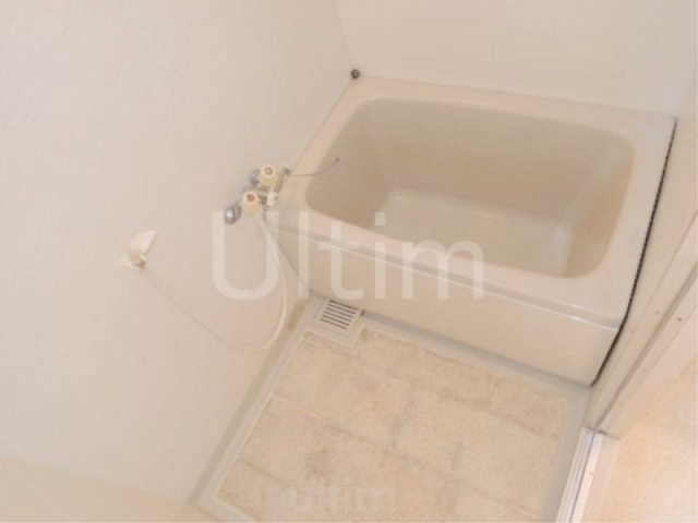 バス・シャワールーム　※同タイプの他のお部屋です