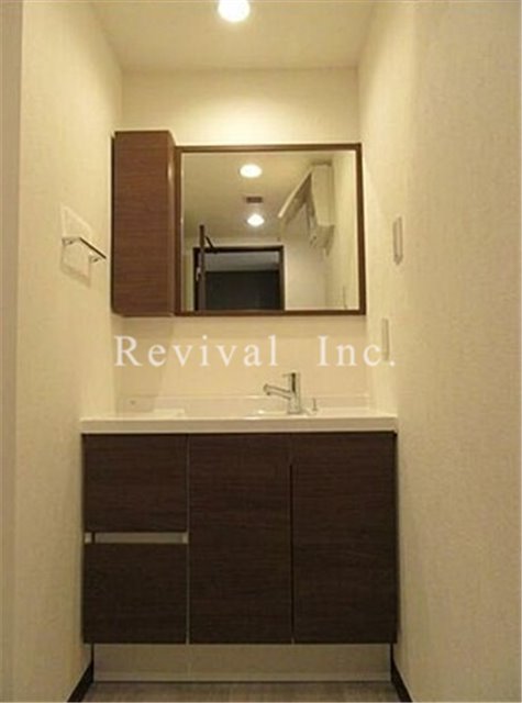 洗面設備　毎日の身だしなみチェックに必須ですね