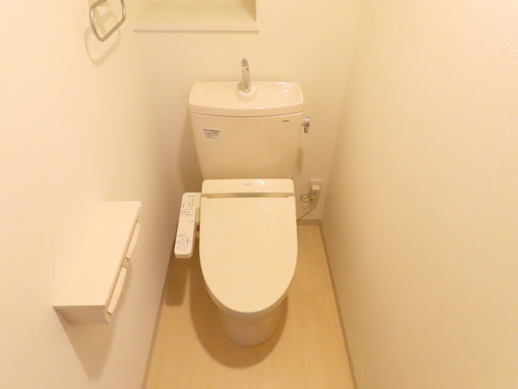 トイレ　温水洗浄便座