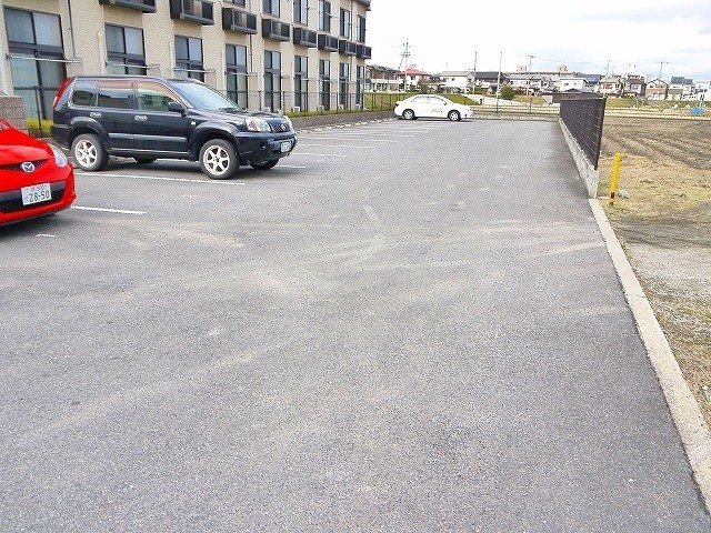 駐車場　綺麗な共有スペース。
