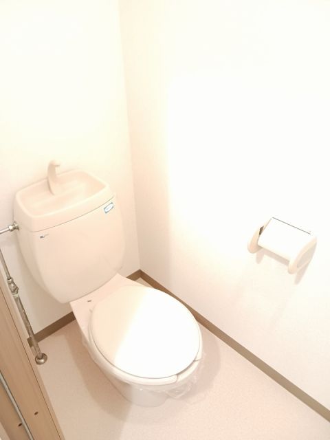 ＪＲ紀勢本線 箕島駅 徒歩22分 2階建 築31年のトイレ写真