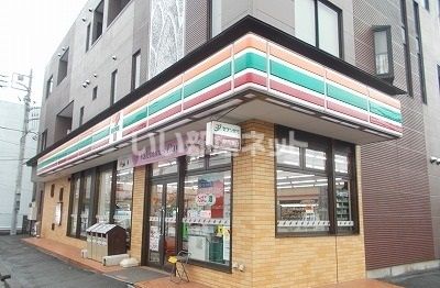 コンビニ　セブンイレブン（コンビニ）まで335m