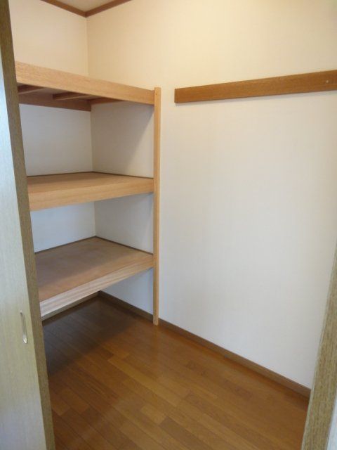 収納　大きめで便利な納戸です♪
