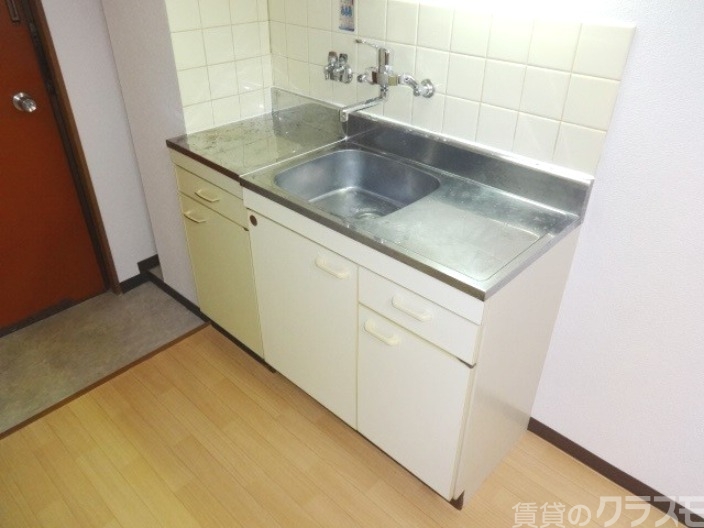 キッチン　キッチンもあるので自炊も頑張って下さい！