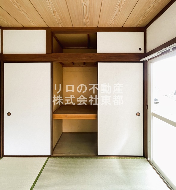 収納　押入れタイプは奥行がある収納力！