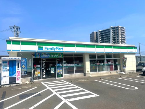 コンビニ　ファミリーマート 南仙台駅西口店（コンビニ）まで126m