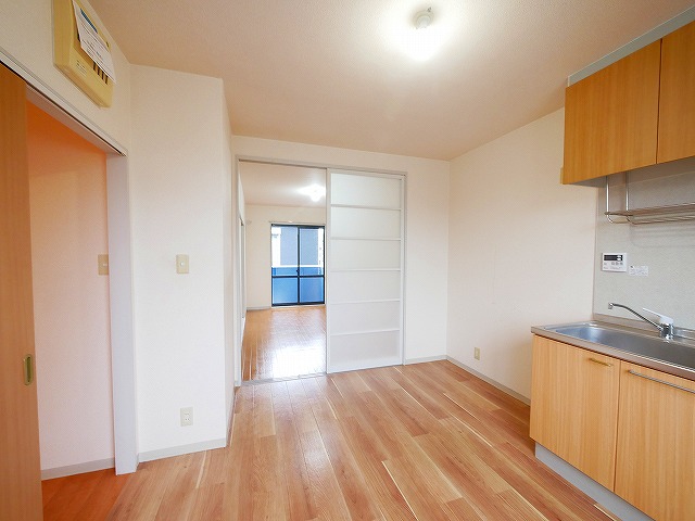 居室・リビング　CGで家具等を配置したもので家具等は含まれません