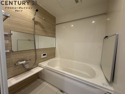 バス・シャワールーム　追い炊き機能つき。