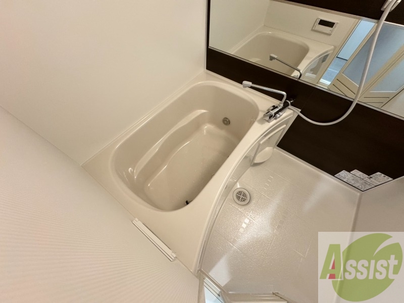 バス・シャワールーム　お風呂になります。一日の疲れを癒してくださいね。