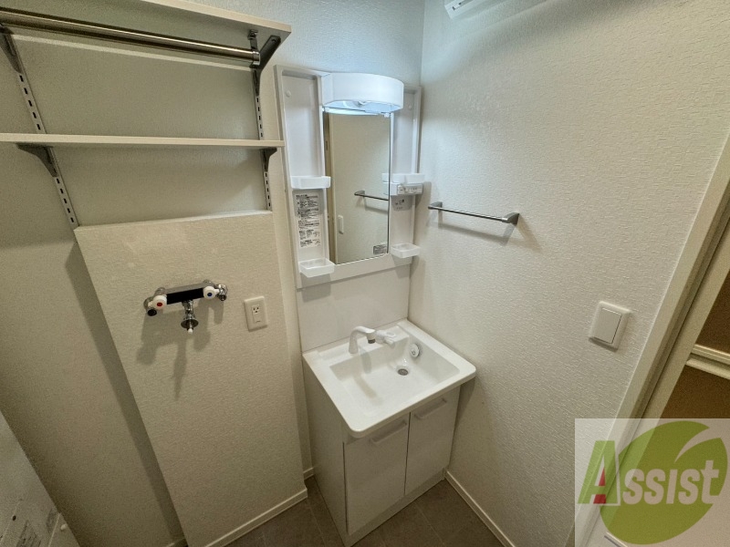 洗面設備　お洒落な独立洗面化粧台になっておりました！