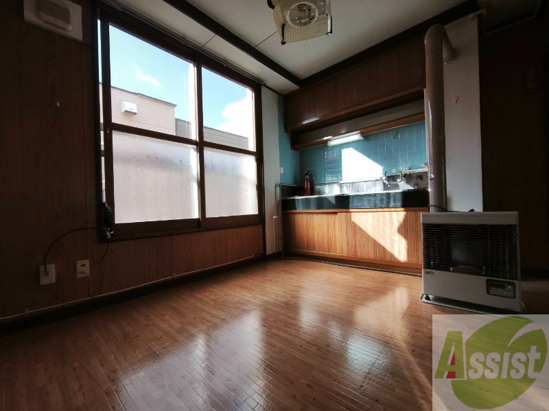 居室・リビング　６帖のダイニングキッチン。ご飯を食べるお部屋ですね。