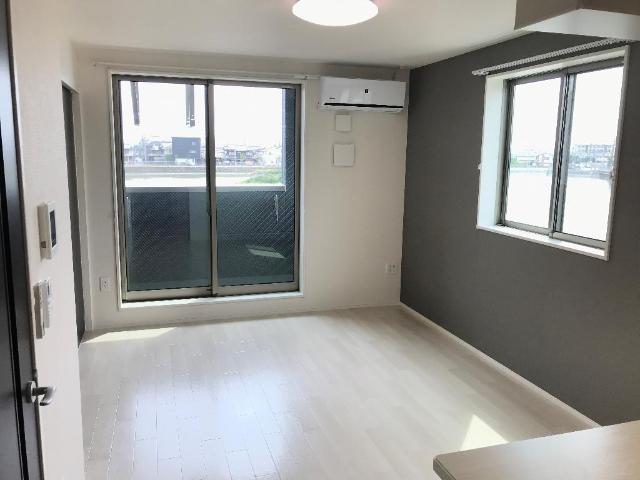 居室・リビング　室内