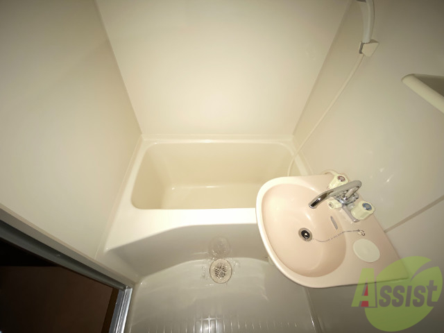 バス・シャワールーム　疲れた日は湯船に浸かって疲れをとってください。