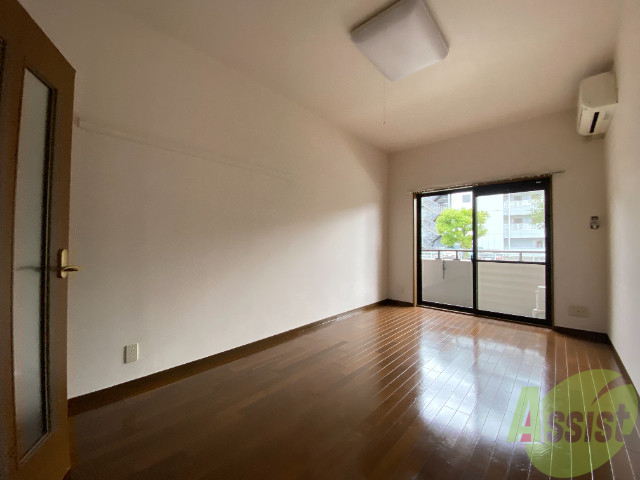 居室・リビング　８．１帖のリビングです。奥行きがあり使いやすそうですね。