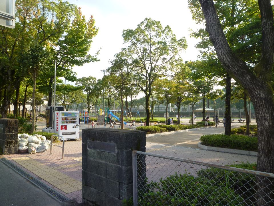 公園　伊敷中央公園（公園）まで350m