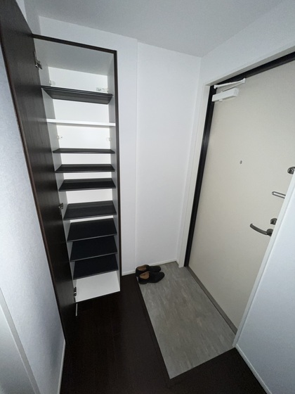 玄関　※掲載写真は同マンション参考写真となります。現状と相違する場