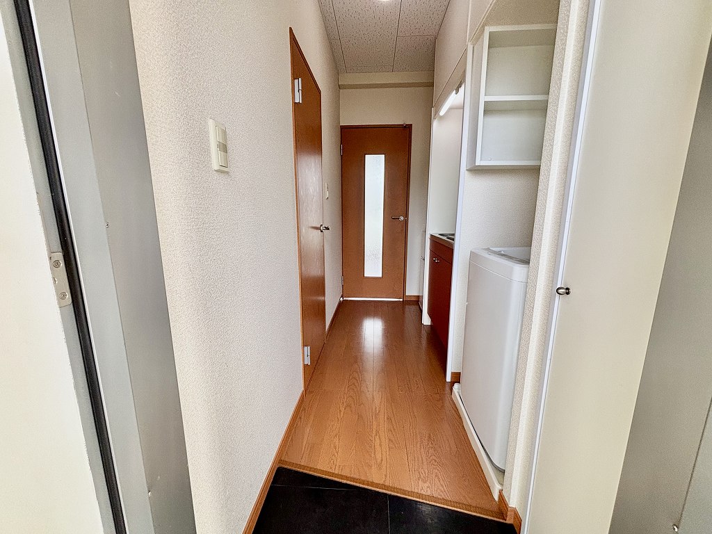 玄関　設備・仕様は号室により異なる為、現況を優先いたします。