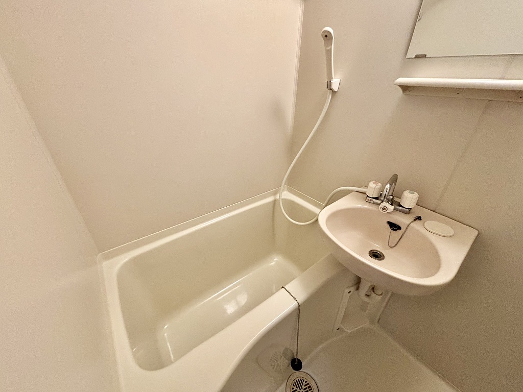 洗面設備　設備・仕様は号室により異なる為、現況を優先いたします。