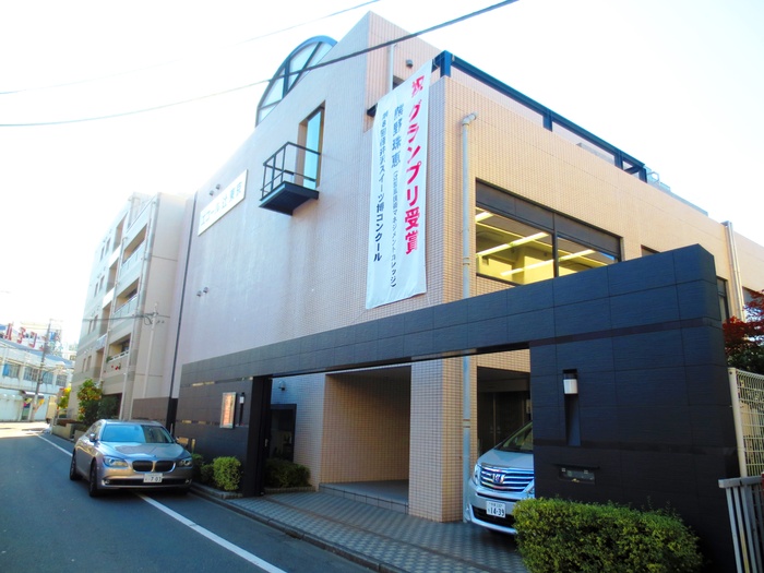 大学・短大　エコール辻東京（大学・短大）まで3000m