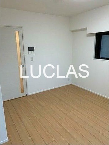 その他部屋・スペース　落ち着いた色味の床材がくつろぎ空間を演出♪