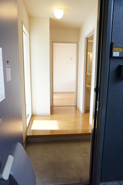 玄関　★玄関には下駄箱付き★