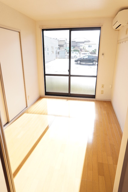 居室・リビング　★南向きの洋室６帖★