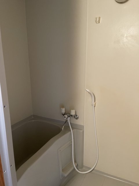 バス・シャワールーム　同物件、別号室のものです。