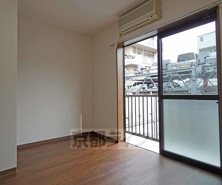 居室・リビング　フローリングの居室です。