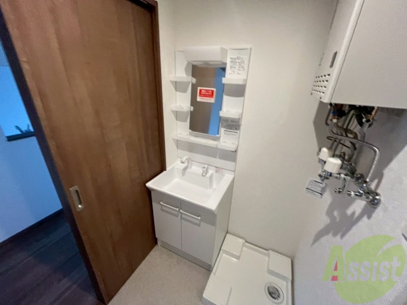 洗面設備　独立洗面台です。大きくてよいですね。シャンプーもできます！