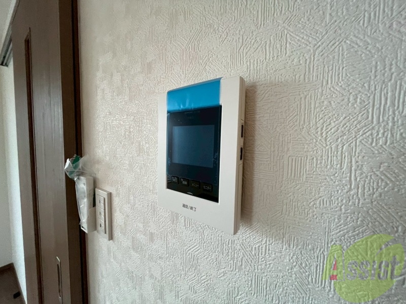 バルコニー　ＴＶモニター付インターホンです。来客者の顔が見えるので安心！