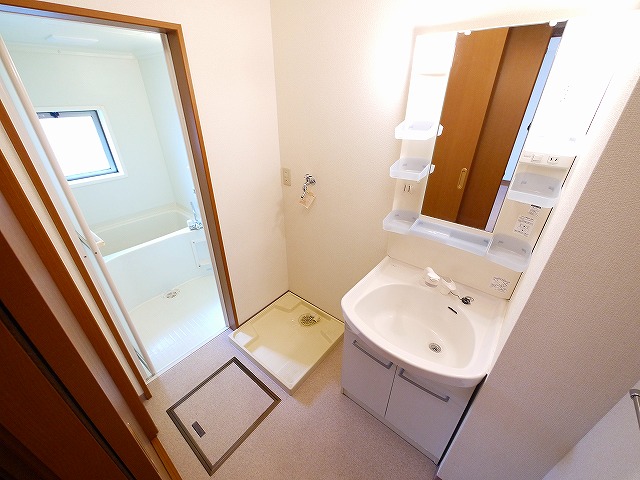 洗面設備　コンパクトで使いやすい洗面所