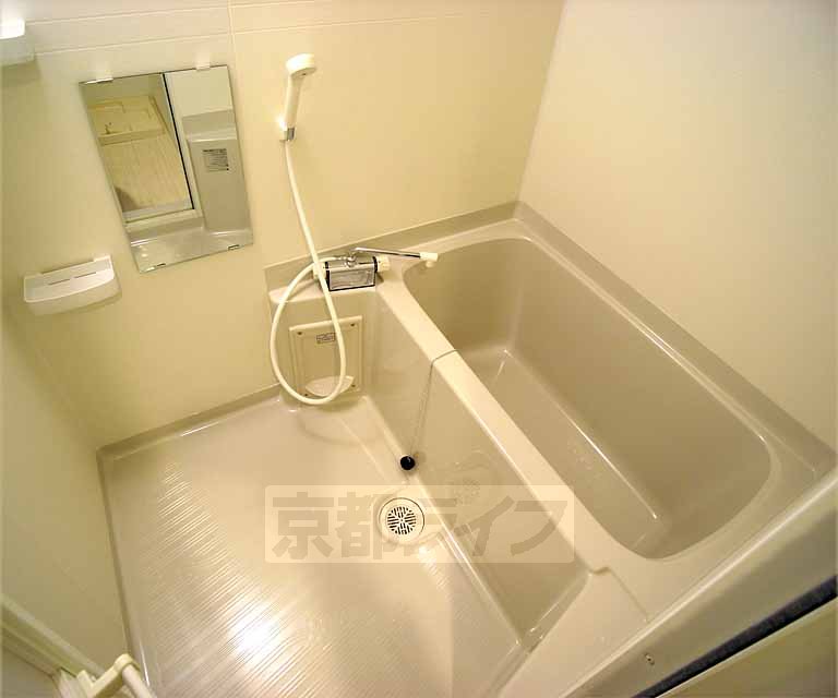 バス・シャワールーム　広々としたバスルームです。