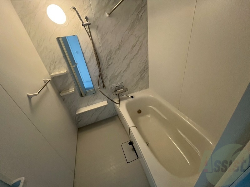 バス・シャワールーム　お風呂になります。一日の疲れを癒してくださいね。