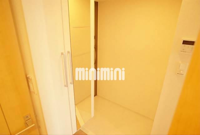 玄関　玄関　下駄箱付き