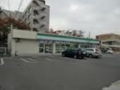 コンビニ　ファミリーマート（コンビニ）まで520m