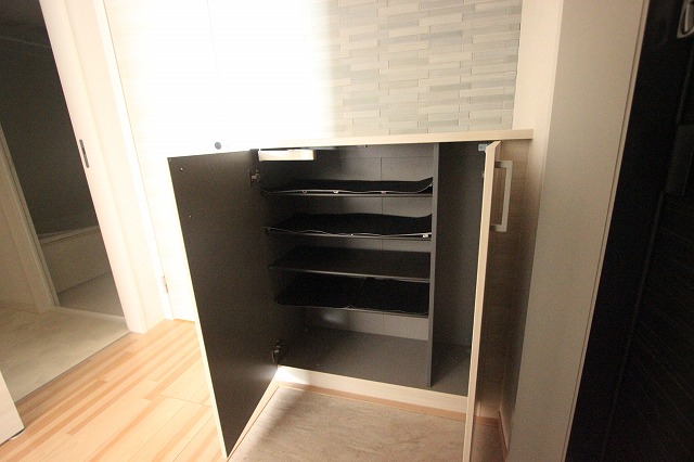 収納　同物件別号室の写真です。