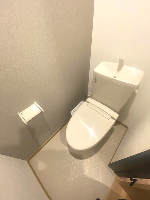 トイレ　ウォシュレット付き