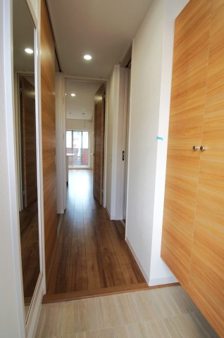 玄関　姿鏡付の玄関