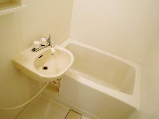 バス・シャワールーム　★清潔感のあるバスルームです★