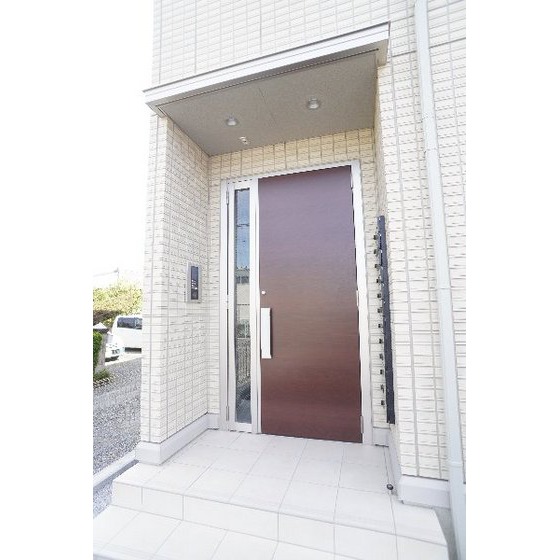 その他　共用エントランスにはオートロックあり