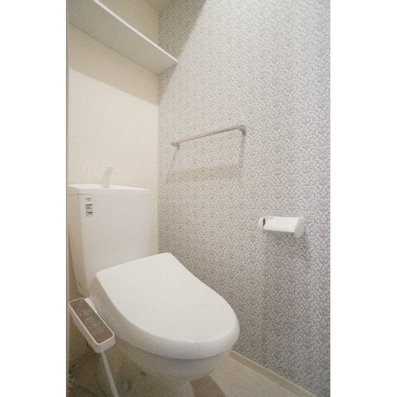 トイレ　※同仕様、別の部屋の写真です