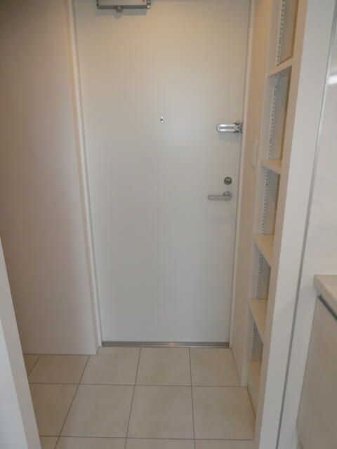 玄関　■モニタ付インターホン■シューズクローゼット■ダウンライト