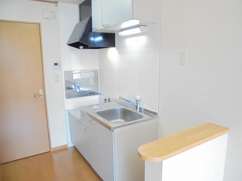 キッチン　便利なカウンター付きのキッチンでお料理も手際よく☆