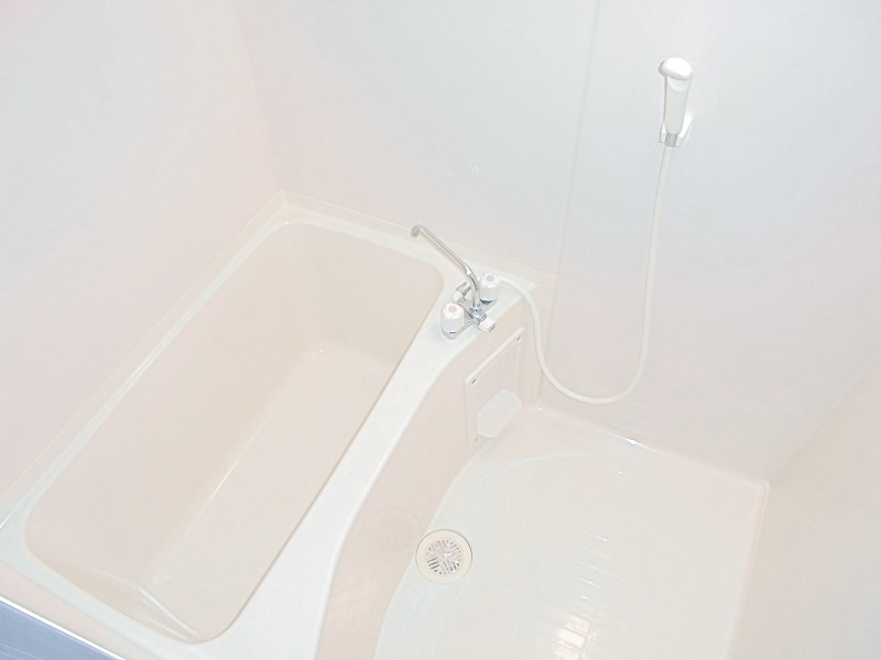 バス・シャワールーム　シャワー付きの広々お風呂で1日の疲れもとれますよ♪