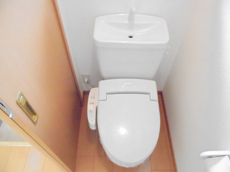 トイレ　洗浄暖房便座付きで快適