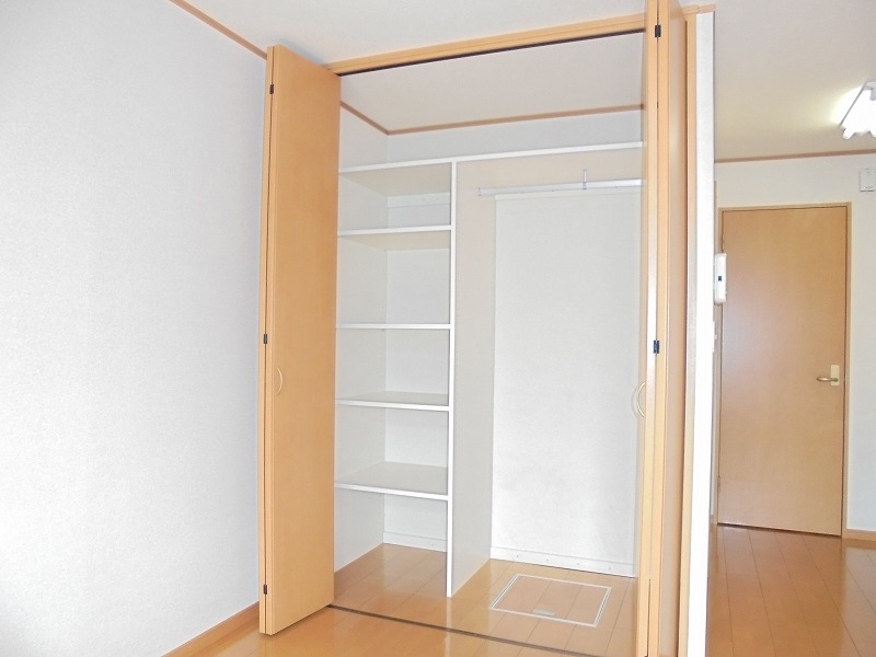 収納　仕切り付きで整理整頓がしやすい広々クローゼット☆